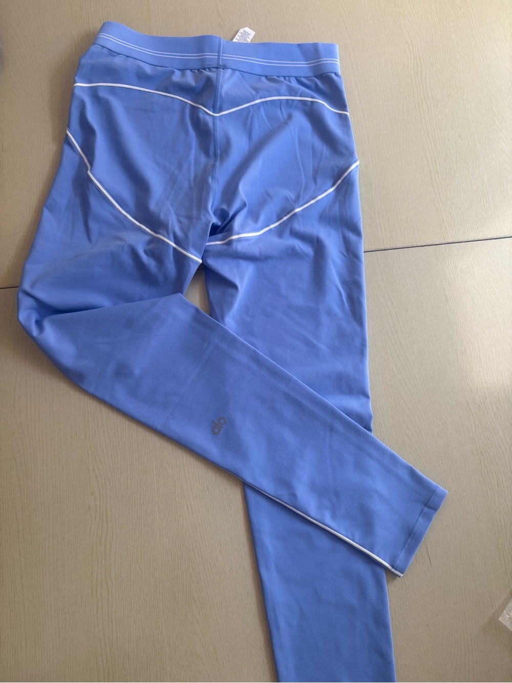 ALO Yoga Blue Sports Bra and Leggings Set with White Piping - Picture 3 of 4
